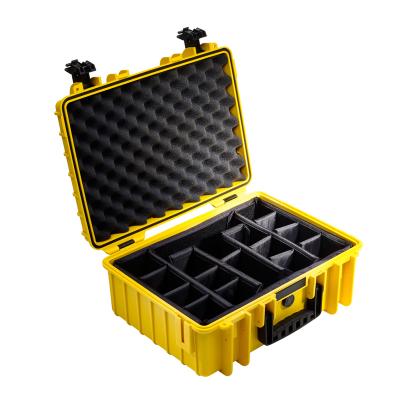 OUTDOOR kuffert i sort med polstret skillevæg 430x300x170 mm Volume: 22,1 L Model: 5000/Y/RPD